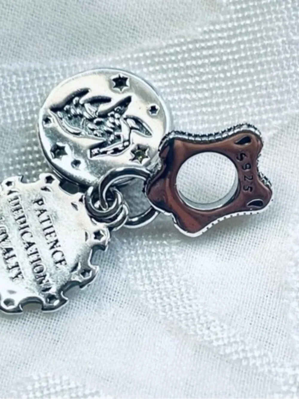 🦡✨ NWOT Hufflepuff Charm – Harry Potter Magic ⚡💛